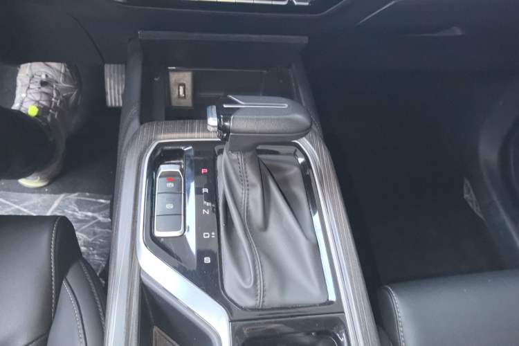 Used Wuling Jiachen 2022 1.5T CVT Smart Luxury Version Gear Lever