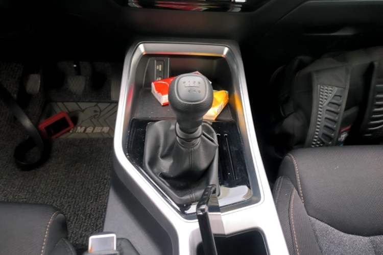 Used Wuling Jiachen 2022 1.5L Manual Enjoyment Elite Model Gear Lever