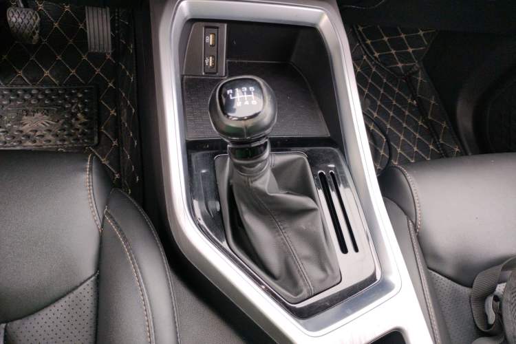 Used Wuling Jiachen 2022 1.5T Manual Comfort & Dynamic Version Gear Lever
