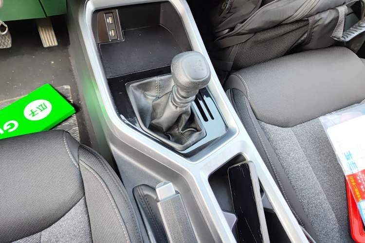 Used Wuling Jiachen 2022 1.5L Manual Enjoyment Elite Model Gear Lever