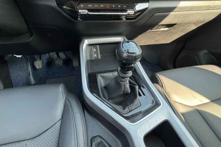 Used Wuling Jiachen 2022 1.5T Manual Comfort & Dynamic Version Gear Lever