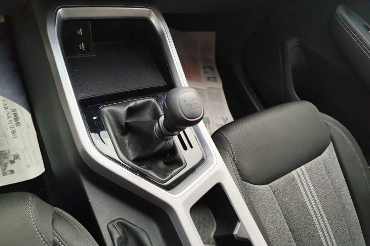 Used Wuling Jiachen 2022 1.5L Manual Enjoyment Elite Model Gear Lever