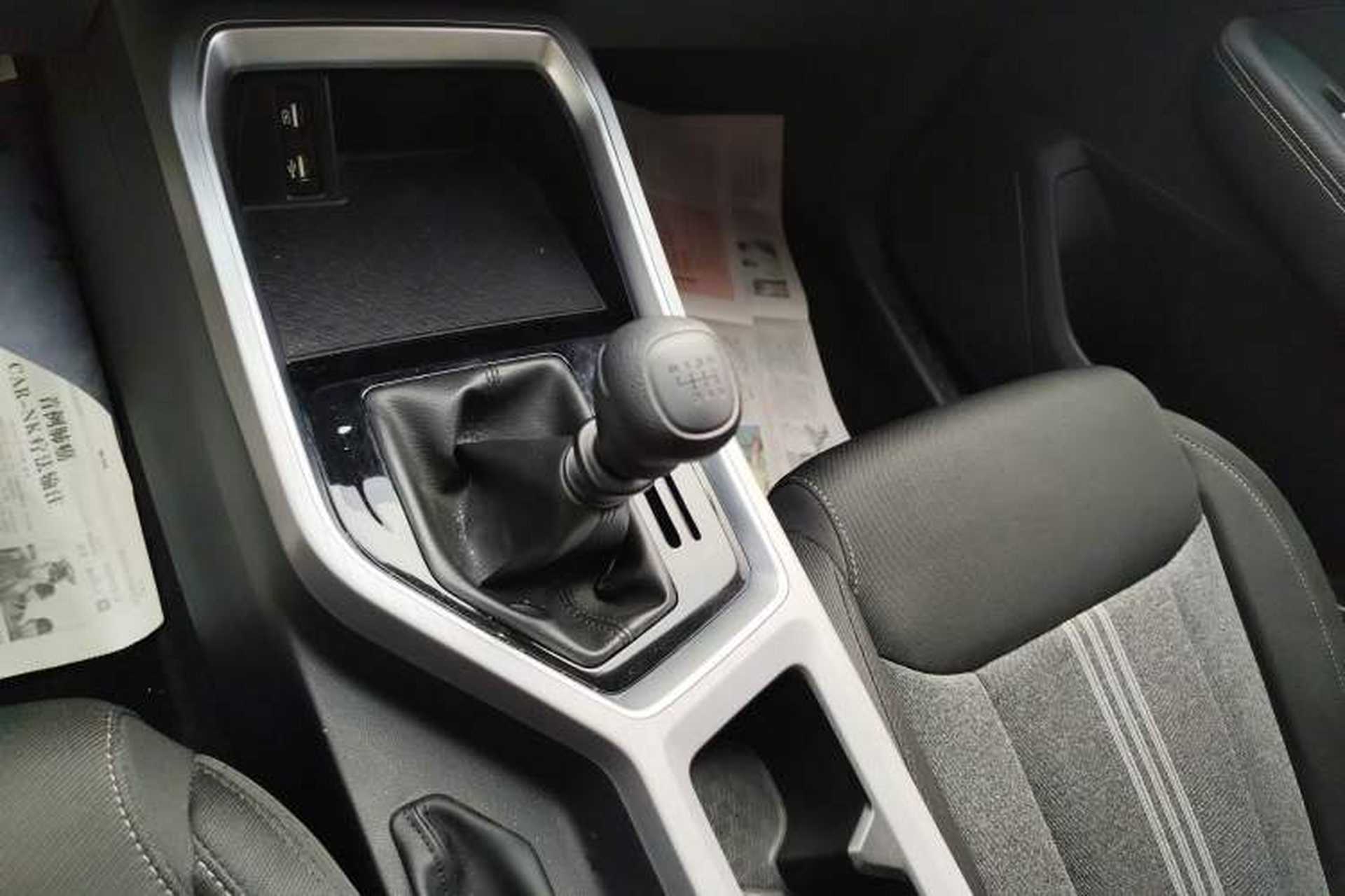 Used Wuling Jiachen 2022 1.5L Manual Enjoyment Elite Model Gear Lever