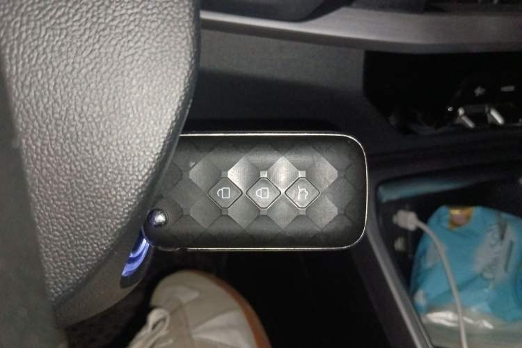 Used Wuling Jiachen 2022 1.5T Manual Comfort & Dynamic Version Interior 1