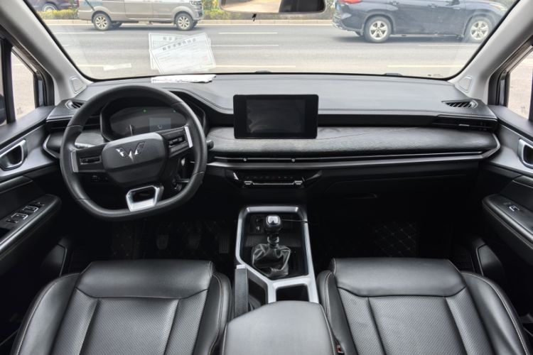 Used Wuling Jiachen 2022 1.5T Manual Comfort & Dynamic Version Interior 1