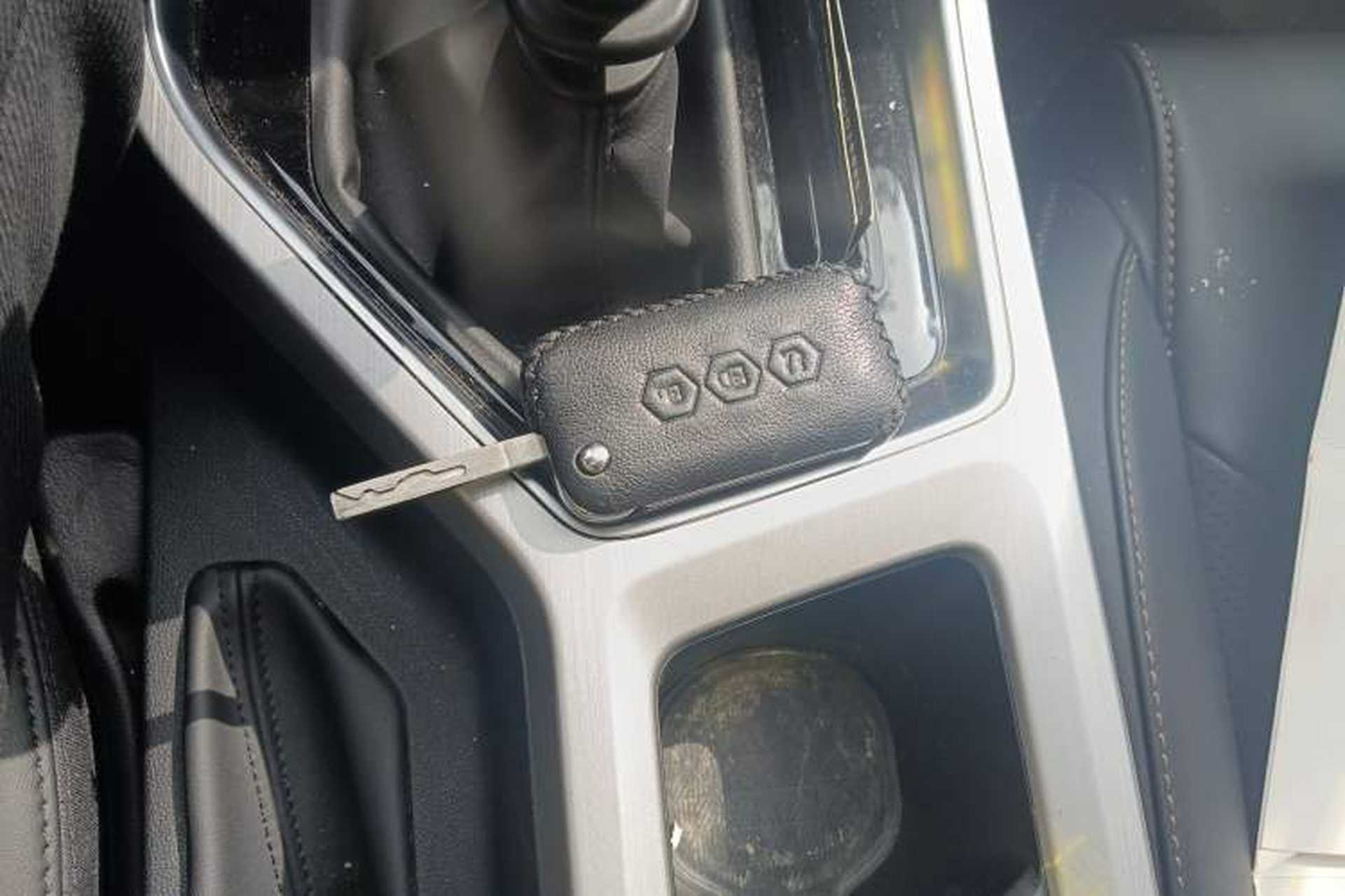 Used Wuling Jiachen 2022 1.5L Manual Comfort Edition Interior 1
