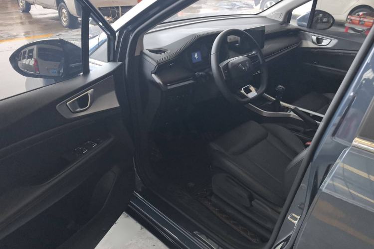 Used Wuling Jiachen 2022 1.5L Manual Comfort Edition Interior 2
