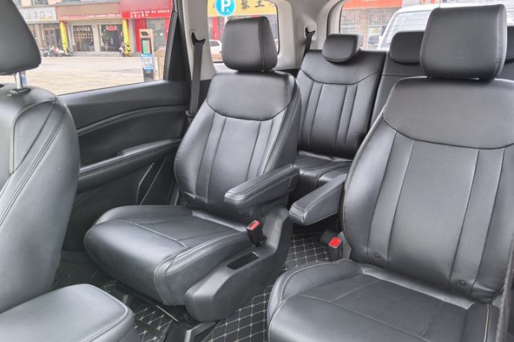 Used Wuling Jiachen 2022 1.5T Manual Comfort & Dynamic Version Interior 2
