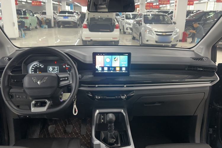 Used Wuling Jiachen 2022 1.5L Manual Enjoyment Elite Model Interior 2