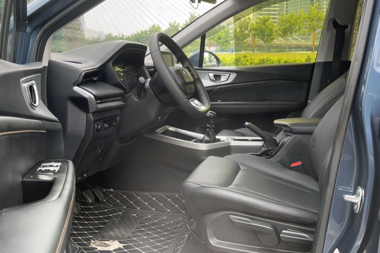 Used Wuling Jiachen 2022 1.5T Manual Light Enjoyment Dynamic Version Interior 3