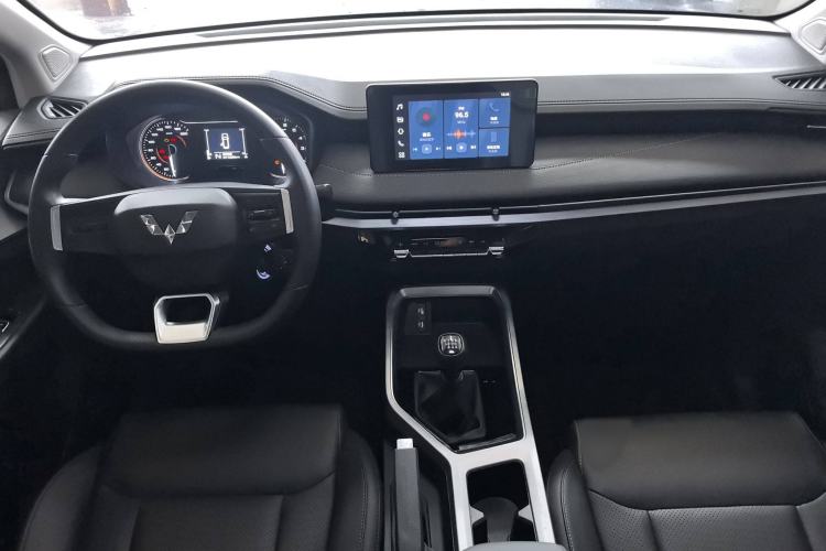 Used Wuling Jiachen 2022 1.5L Manual Comfort Edition Interior 3