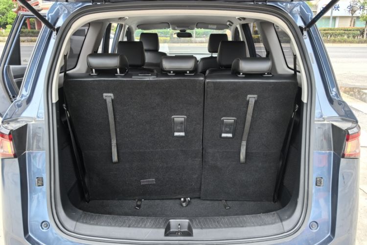 Used Wuling Jiachen 2022 1.5T Manual Comfort & Dynamic Version Interior 3