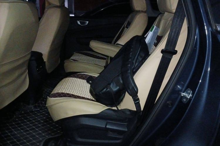Used Wuling Jiachen 2022 1.5T Manual Comfort & Dynamic Version Interior 4
