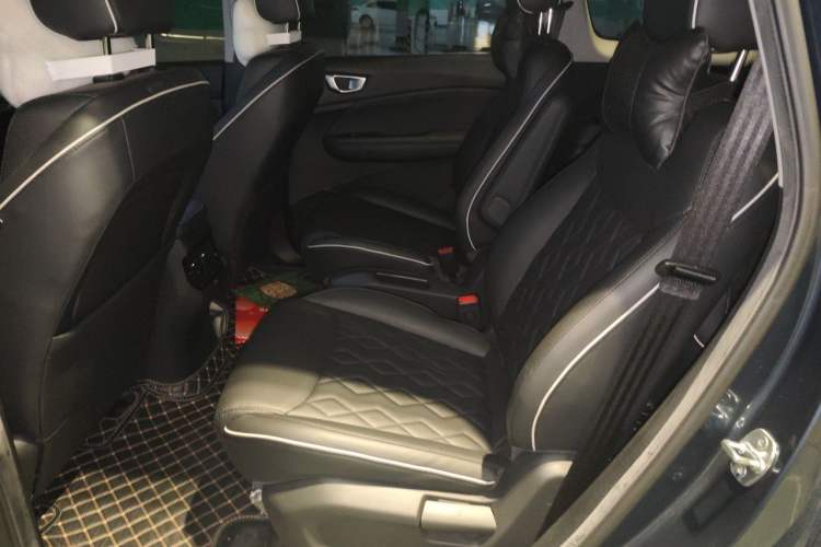 Used Wuling Jiachen 2022 1.5T CVT Deluxe Flagship Edition Interior 4