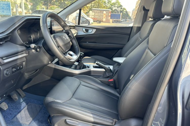Used Wuling Jiachen 2022 1.5T Manual Comfort & Dynamic Version Left Front Seat