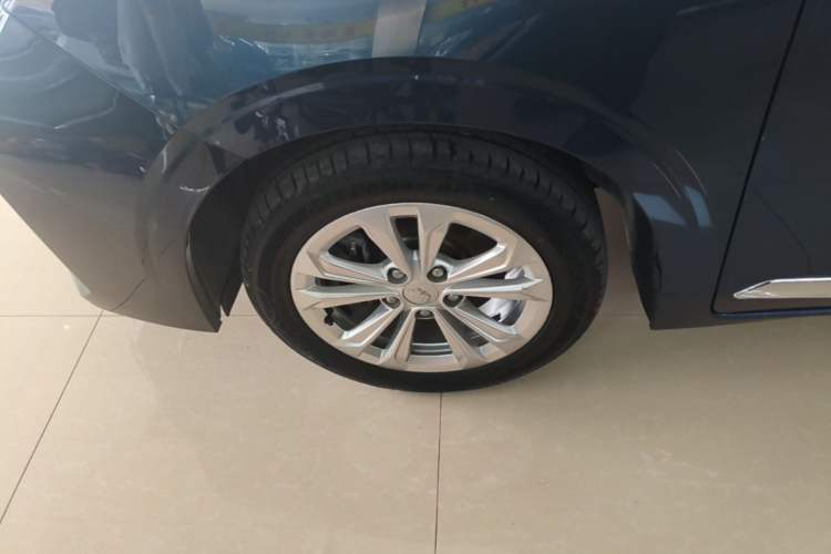 Used Wuling Jiachen 2022 1.5L Manual Light Comfort Edition Left Front Wheel Hub