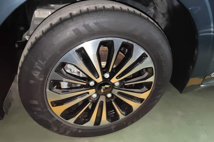 Used Wuling Jiachen 2022 1.5T CVT Deluxe Flagship Edition Left Front Wheel Hub