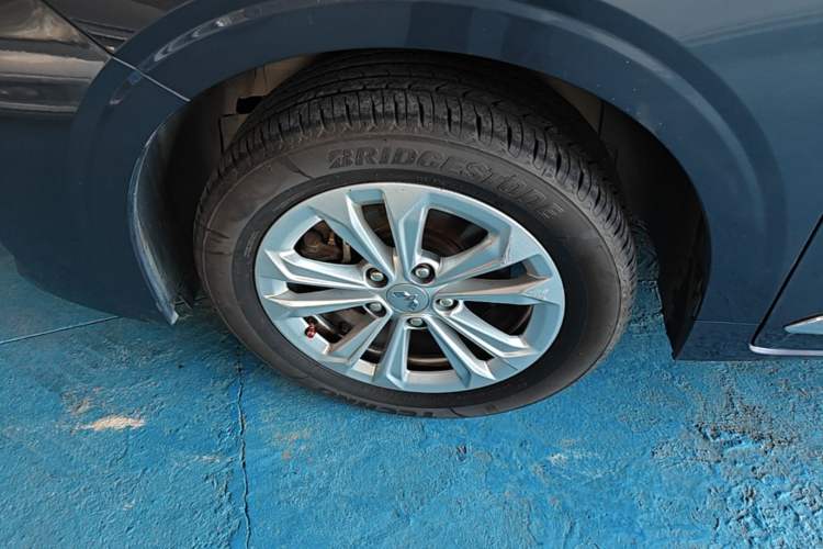 Used Wuling Jiachen 2022 1.5L Manual Comfort Edition Left Front Wheel Hub