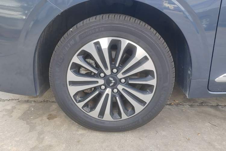 Used Wuling Jiachen 2022 1.5T CVT Deluxe Flagship Edition Left Front Wheel Hub