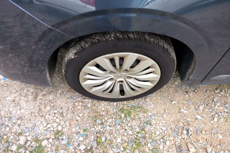 Used Wuling Jiachen 2022 1.5L Manual Enjoyment Elite Model Left Front Wheel Hub