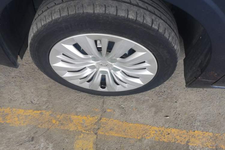 Used Wuling Jiachen 2022 1.5L Manual Enjoyment Elite Model Left Front Wheel Hub