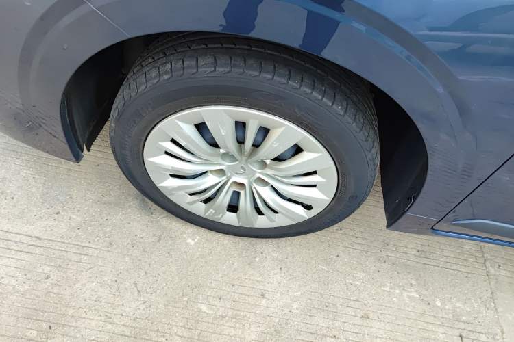 Used Wuling Jiachen 2022 1.5L Manual Enjoyment Elite Model Left Front Wheel Hub