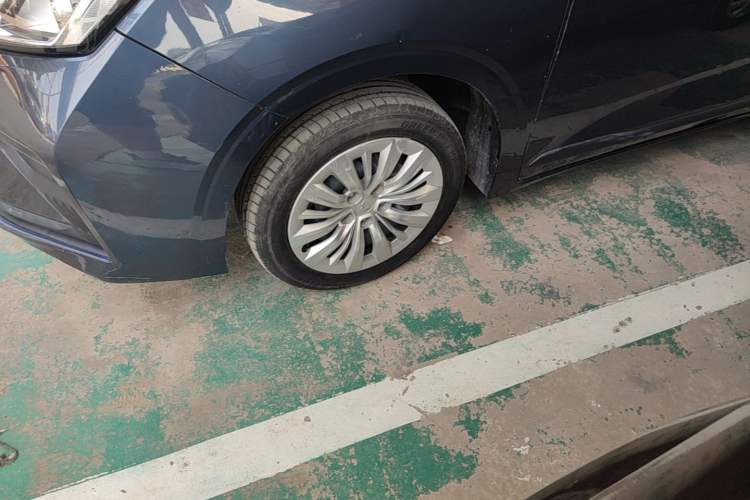 Used Wuling Jiachen 2022 1.5L Manual Enjoyment Elite Model Left Front Wheel Hub
