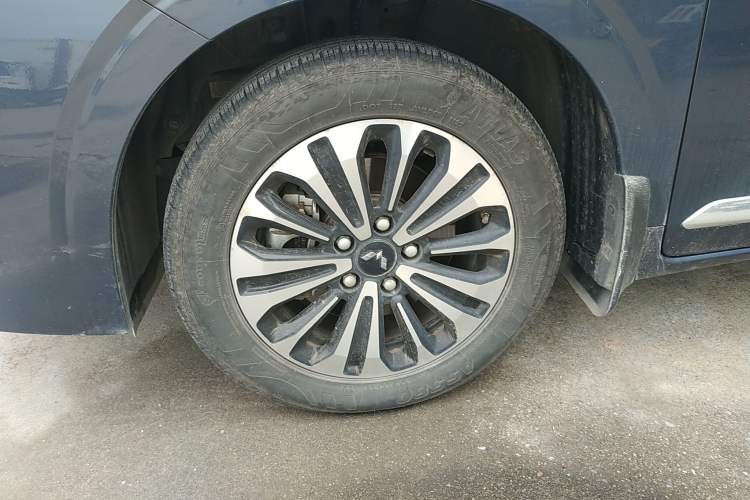 Used Wuling Jiachen 2022 1.5T CVT Deluxe Flagship Edition Left Front Wheel Hub