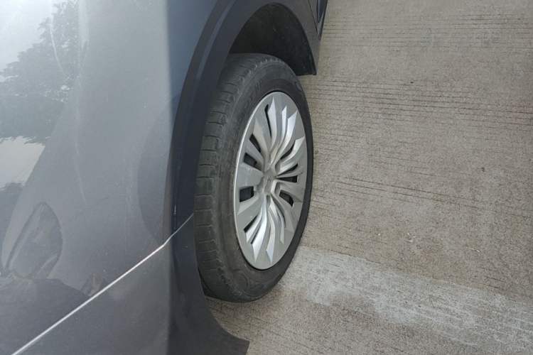 Used Wuling Jiachen 2022 1.5L Manual Enjoyment Elite Model Left Front Wheel Hub