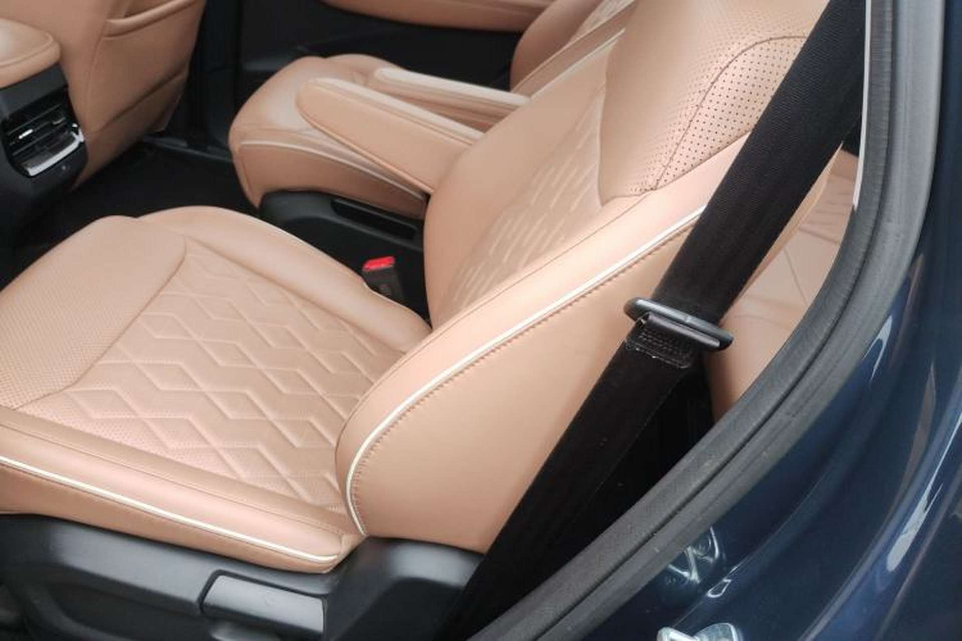 Used Wuling Jiachen 2022 1.5T CVT Deluxe Flagship Edition Left Rear Seat