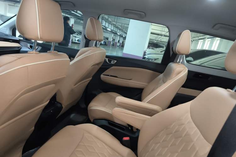 Used Wuling Jiachen 2022 1.5T CVT Deluxe Flagship Edition Left Rear Seat