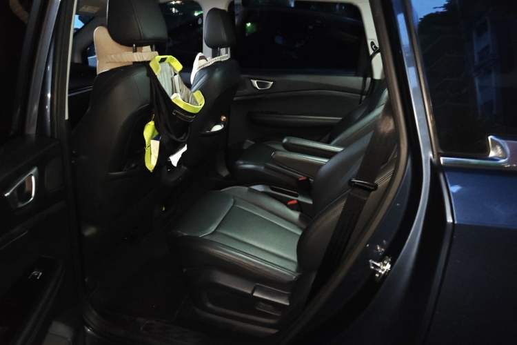 Used Wuling Jiachen 2022 1.5T CVT Smart Luxury Version Left Rear Seat