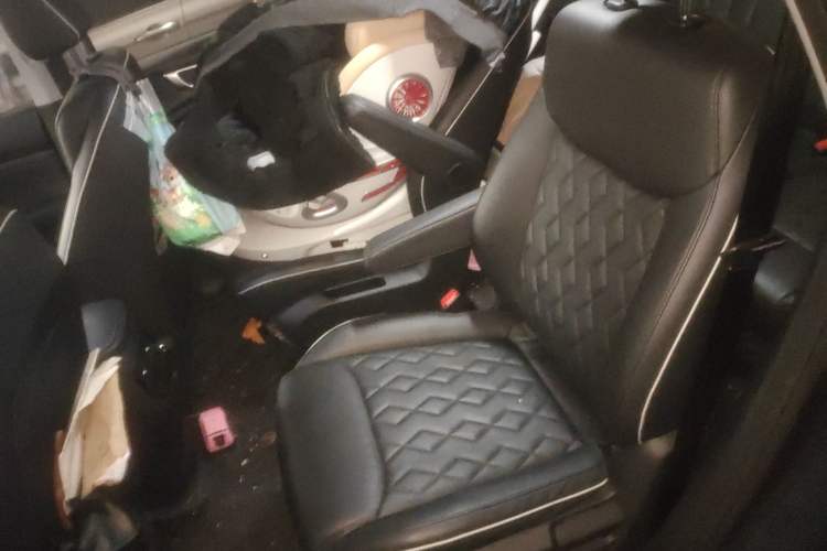 Used Wuling Jiachen 2022 1.5T CVT Deluxe Flagship Edition Left Rear Seat