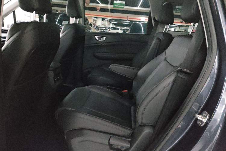 Used Wuling Jiachen 2022 1.5T CVT Smart Luxury Version Left Rear Seat