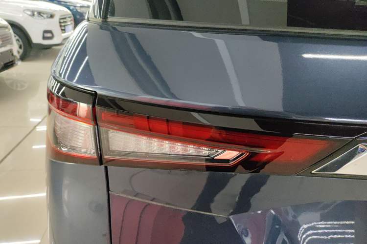 Used Wuling Jiachen 2022 1.5T CVT Smart Luxury Version Left Rear Taillight