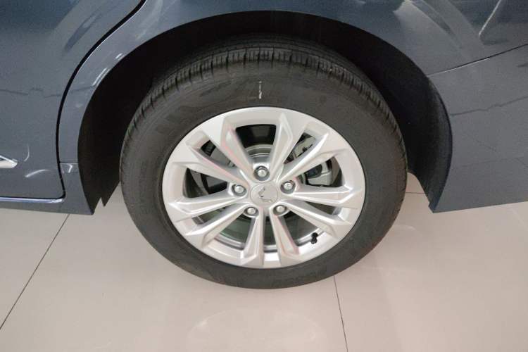 Used Wuling Jiachen 2022 1.5T CVT Smart Luxury Version Left Rear Wheel Hub