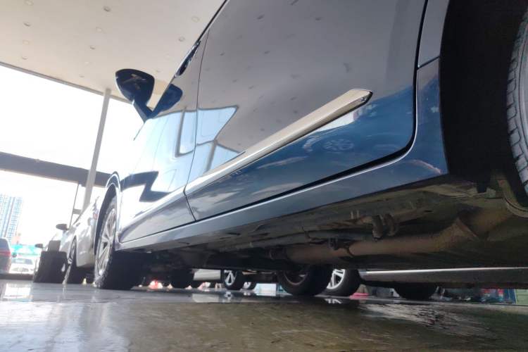 Used Wuling Jiachen 2022 1.5T CVT Smart Luxury Version Left Side Sill