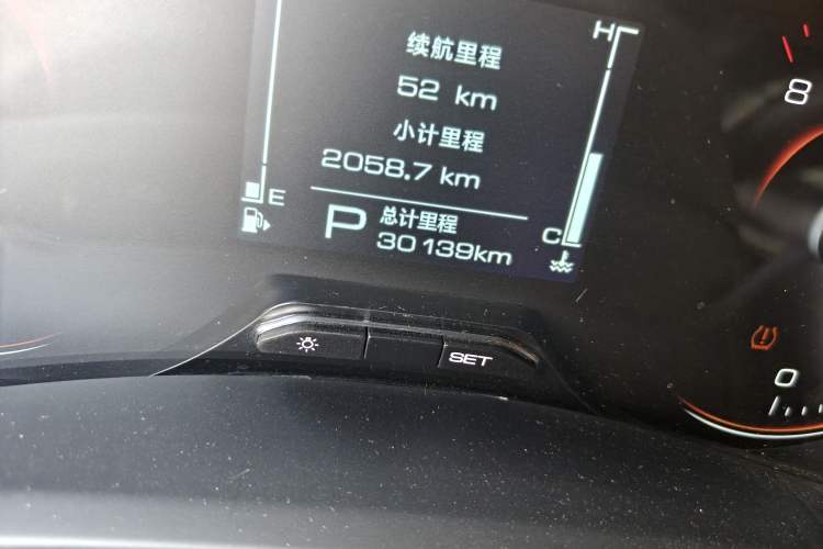 Used Wuling Jiachen 2022 1.5T CVT Smart Luxury Version Odometer Close Up