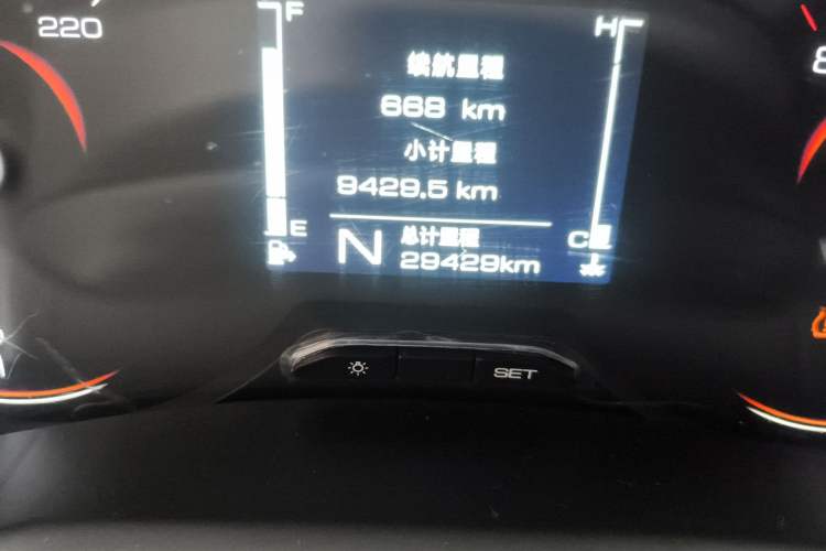 Used Wuling Jiachen 2022 1.5L Manual Comfort Edition Odometer Close Up