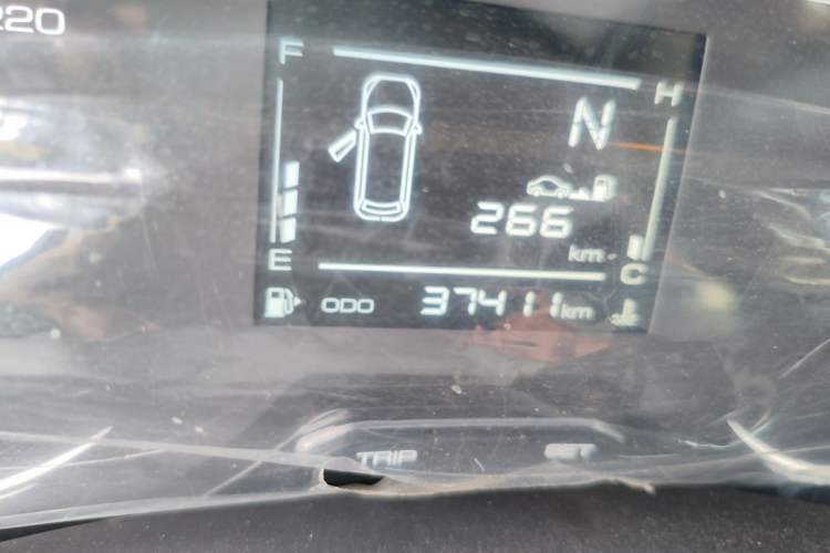 Used Wuling Jiachen 2022 1.5L Manual Enjoyment Elite Model Odometer Close Up
