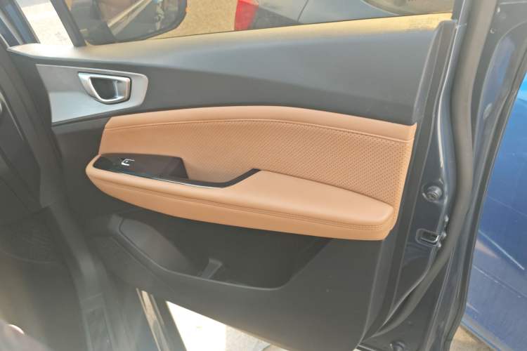 Used Wuling Jiachen 2022 1.5T CVT Deluxe Flagship Edition Right Front Door Interior