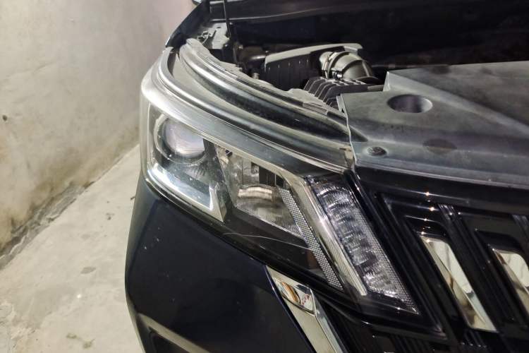 Used Wuling Jiachen 2022 1.5T Manual Light Enjoyment Dynamic Version Right Front Headlight