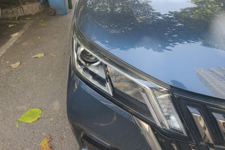 Used Wuling Jiachen 2022 1.5T CVT Smart Luxury Version Right Front Headlight
