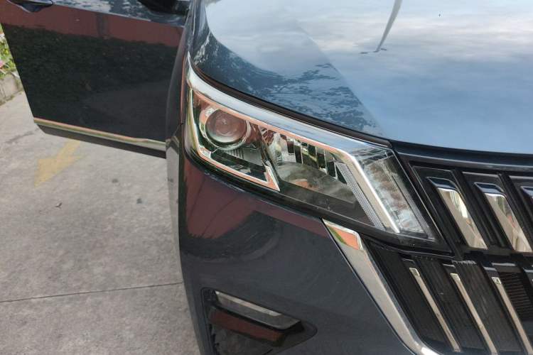Used Wuling Jiachen 2022 1.5T CVT Smart Luxury Version Right Front Headlight