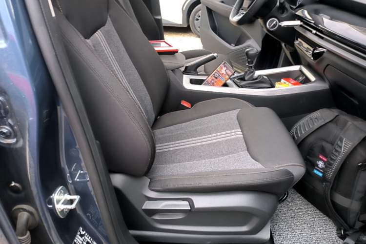 Used Wuling Jiachen 2022 1.5L Manual Enjoyment Elite Model Right Front Seat