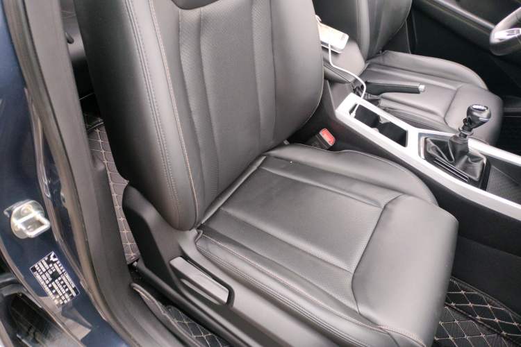 Used Wuling Jiachen 2022 1.5T Manual Comfort & Dynamic Version Right Front Seat