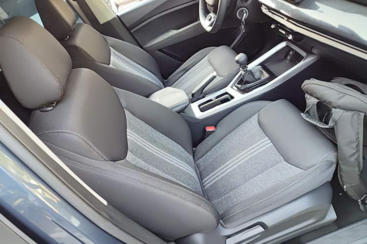 Used Wuling Jiachen 2022 1.5L Manual Enjoyment Elite Model Right Front Seat