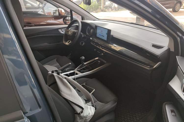 Used Wuling Jiachen 2022 1.5L Manual Enjoyment Elite Model Right Front Seat