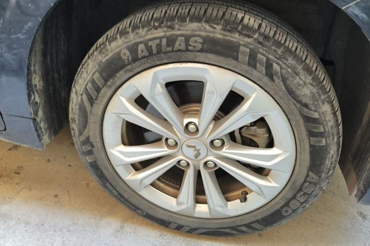 Used Wuling Jiachen 2022 1.5T CVT Smart Luxury Version Right Front Wheel Hub