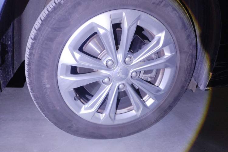 Used Wuling Jiachen 2022 1.5T Manual Light Enjoyment Dynamic Version Right Front Wheel Hub